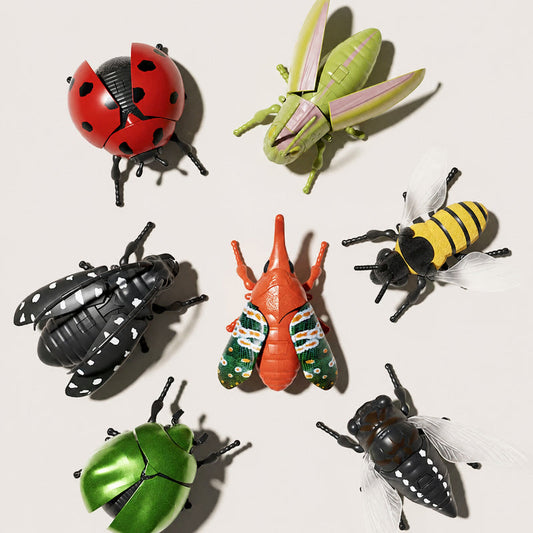 Wind-up crawling insect toy realistic prank gadget fun decor 🐜