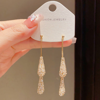 ✨ Elegant Teardrop Earrings – French Chic with Sparkling Zirconia! 💎🤍