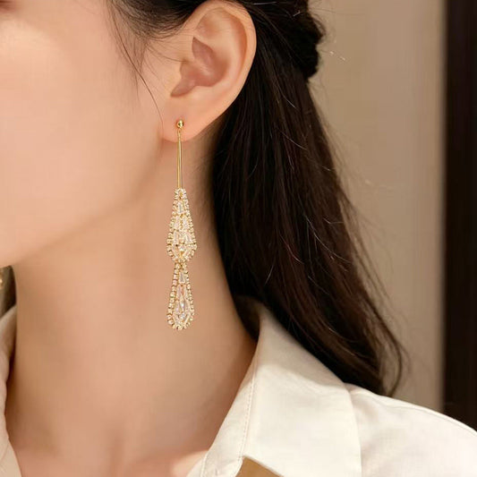 ✨ Elegant Teardrop Earrings – French Chic with Sparkling Zirconia! 💎🤍